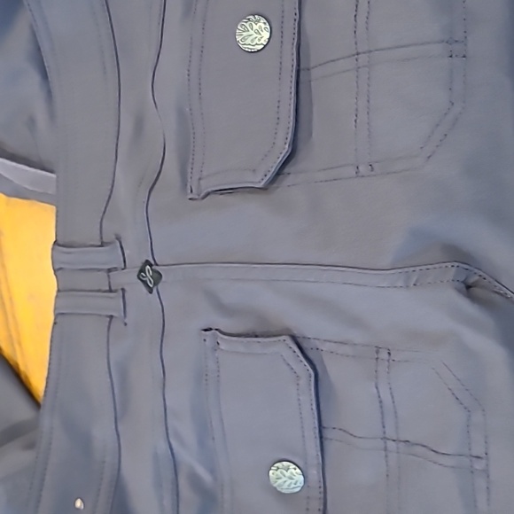 Prana women's size 4 pants/capri grey pants. - Picture 7 of 8